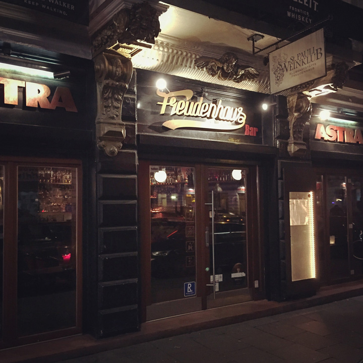 Freudenhaus St. Pauli in Hamburg (Whisky Whiskey Bourbon Bar Pub Location Night-Out Drink Cocktails Barkeeper)
