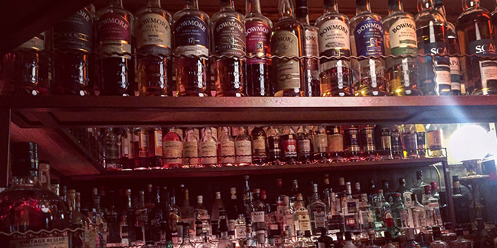 Freudenhaus St. Pauli in Hamburg (Whisky Whiskey Bourbon Bar Pub Location Night-Out Drink Cocktails Barkeeper)