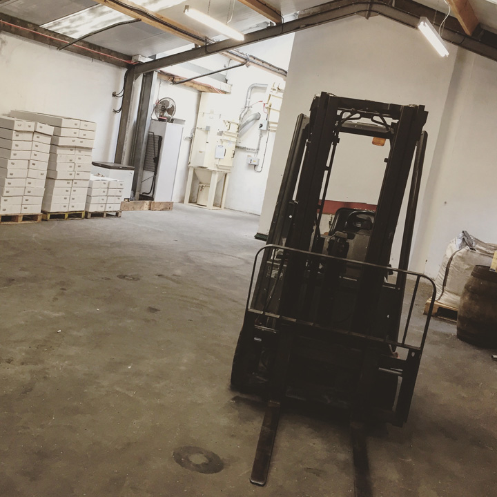 Kilchoman Distillery Tour (100% Islay Peated Single Malt Whisky Farm Experience Dram BarleyMania)