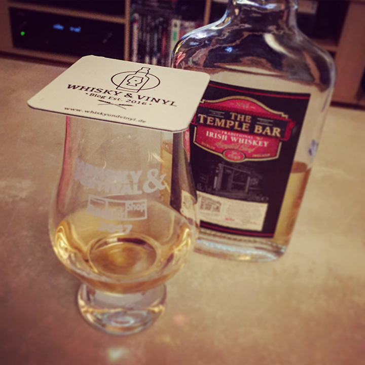 3 little helpers by The Scotch Malt Whisky Society, The TWO Staves and Whisky & Vinyl (SMWS Gadget Tool Tasting Flavor Profile Lifehack Stuff)