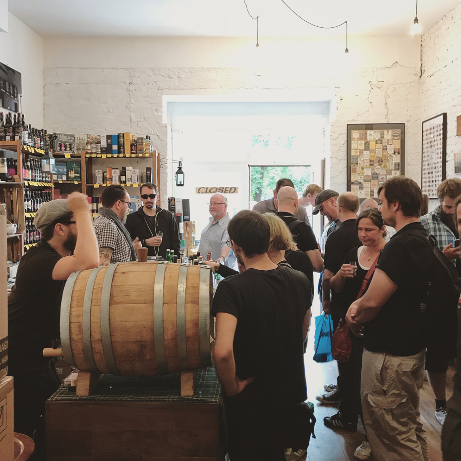 "Day Of The 100 Open Bottles" at Pinkernell's Whisky Market in Berlin (Single Malt Cask Dram Tasting Event)