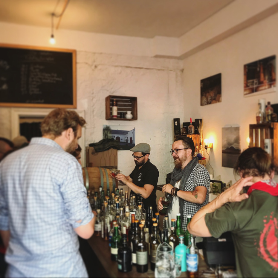 "Day Of The 100 Open Bottles" at Pinkernell's Whisky Market in Berlin (Single Malt Cask Dram Tasting Event)