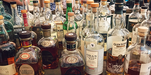 "Day Of The 100 Open Bottles" at Pinkernell's Whisky Market in Berlin (Single Malt Cask Dram Tasting Event)