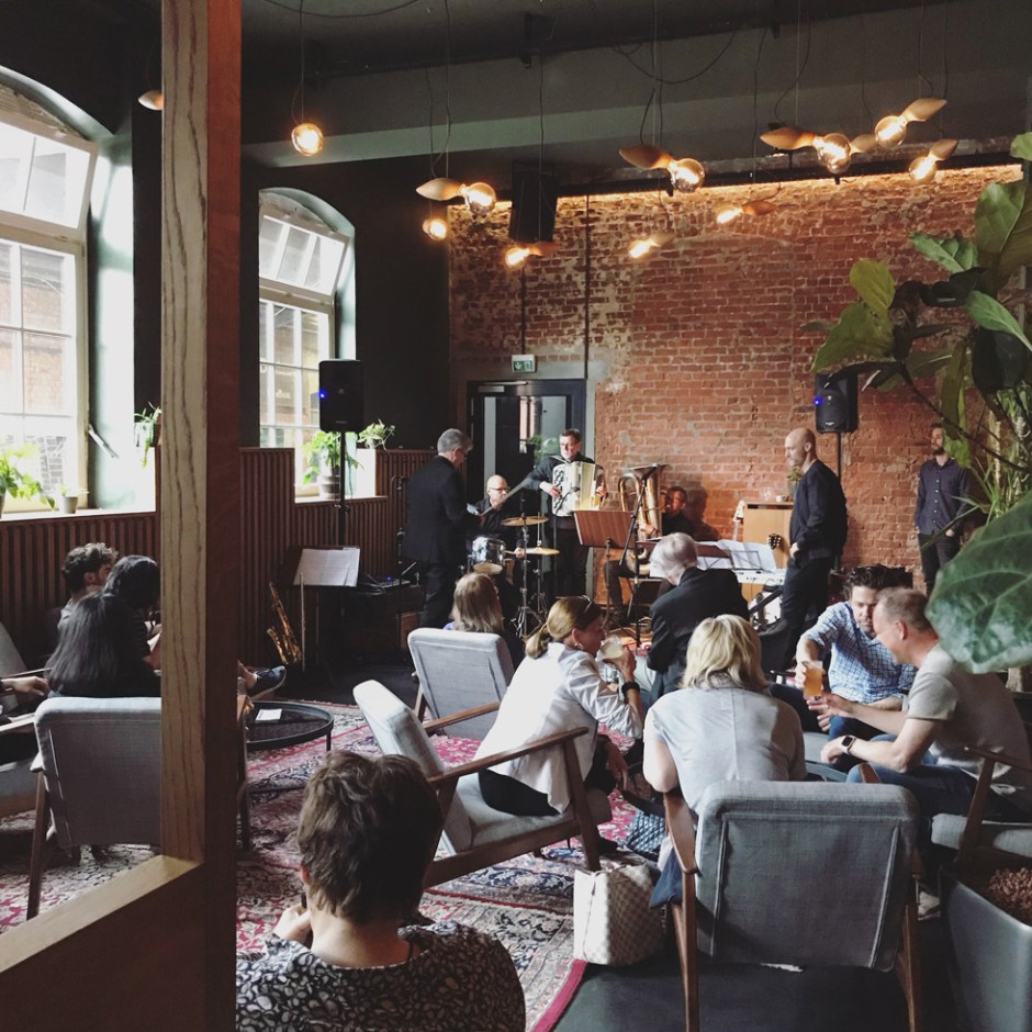 Drilling in Hamburg (Whisky Bar Micro Craft Distillery Spirits Gin Nightlife Afterwork Dramming BarleyMania)