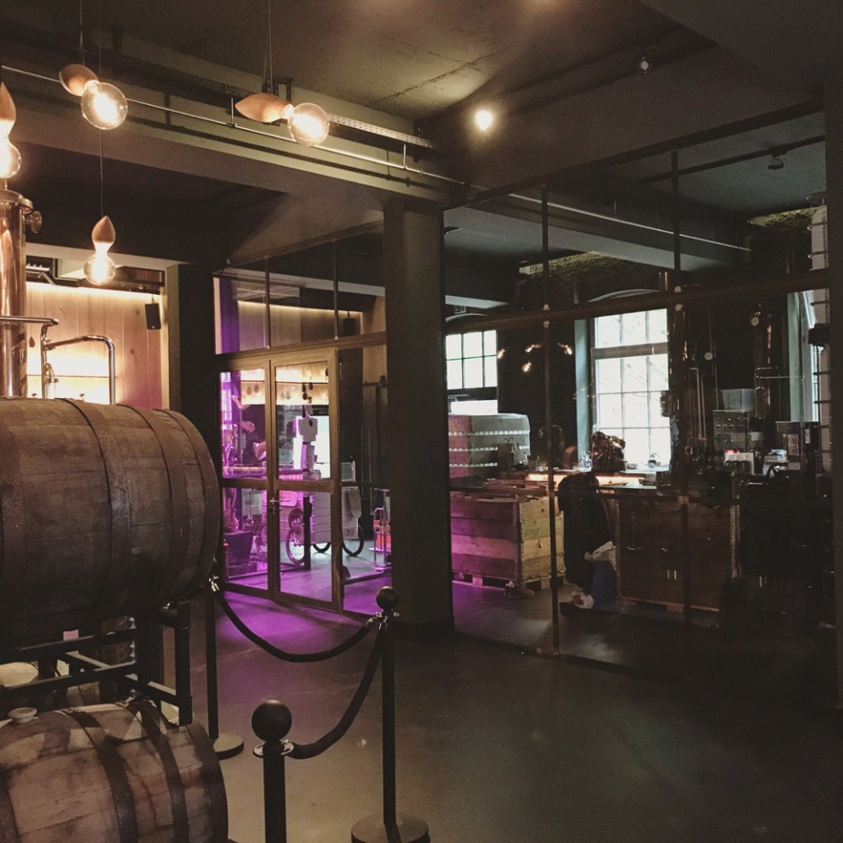 Drilling in Hamburg (Whisky Bar Micro Craft Distillery Spirits Gin Nightlife Afterwork Dramming BarleyMania)