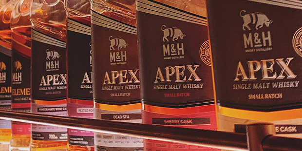 Impressions from Kammer-Kirsch's whisky tasting with Shilton Almeida from The Milk & Honey Distillery in Hamburg