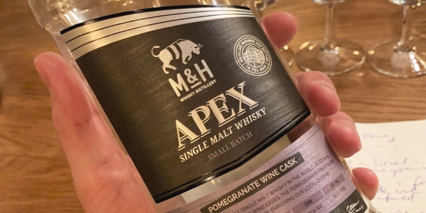 Impressions from Kammer-Kirsch's whisky tasting with Shilton Almeida from The Milk & Honey Distillery in Hamburg